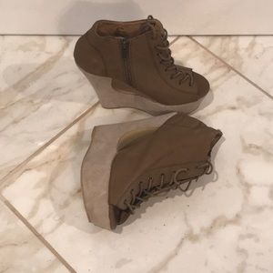 Steve Madden Wedges Size 8